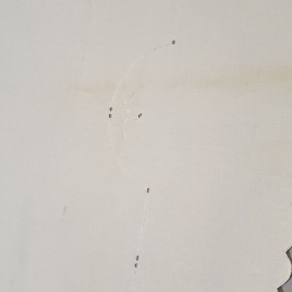 VINTAGE WHITE TABLECLOTH TOPPER 33" SQUARE EMBROIDERED SCALLOPED EYELET ESTATE - Picture 4 of 12